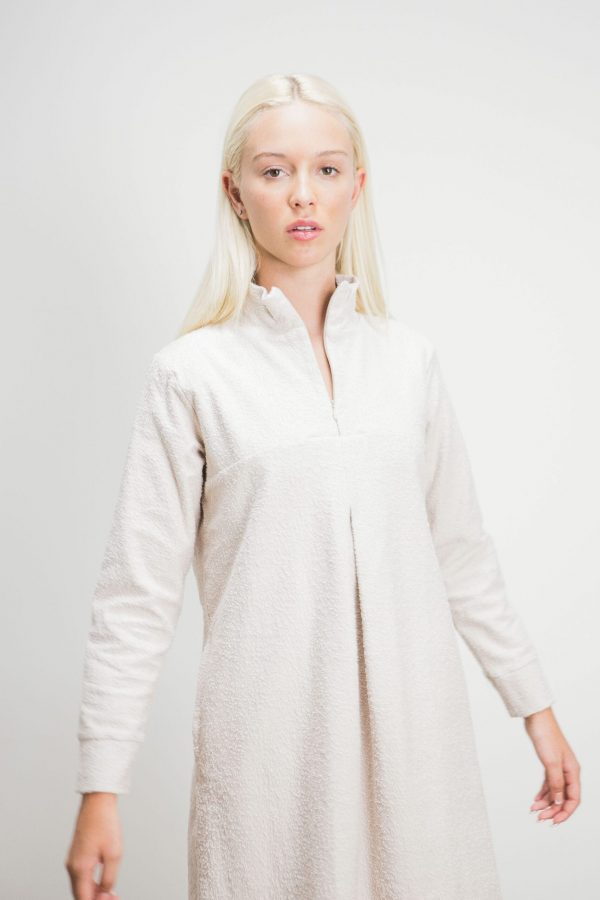 Vestido beige textura rugosa