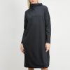 Vestido negro cuello chimenea