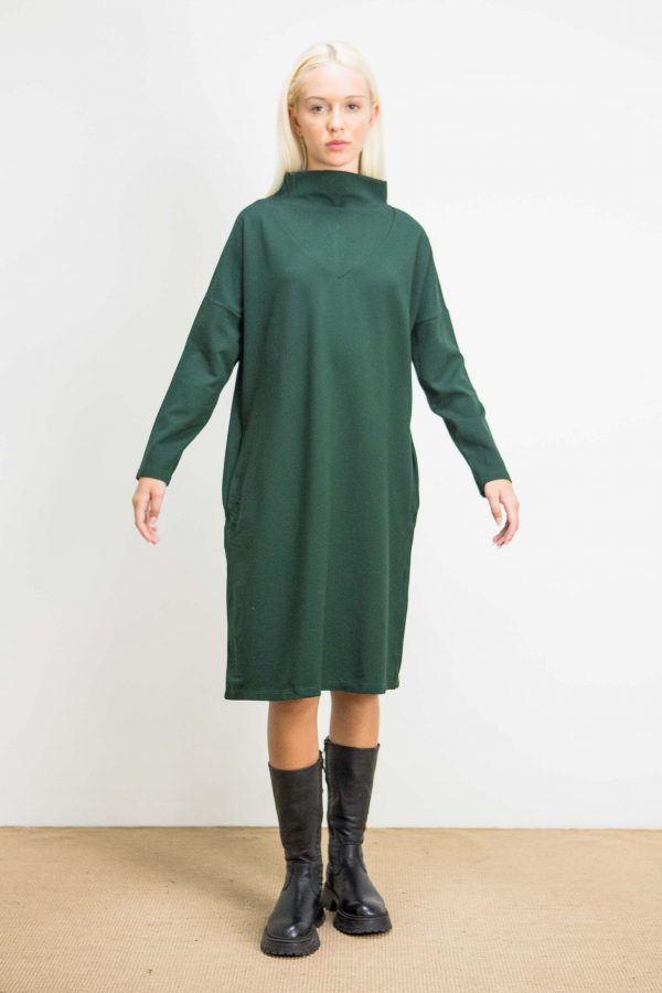 Vestido verde botella cuello chimenea