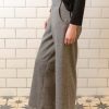Pantalón gris palazzo