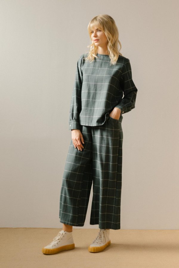 2304243cap_02-scaled-1.jpg Blusa verde de cuadros