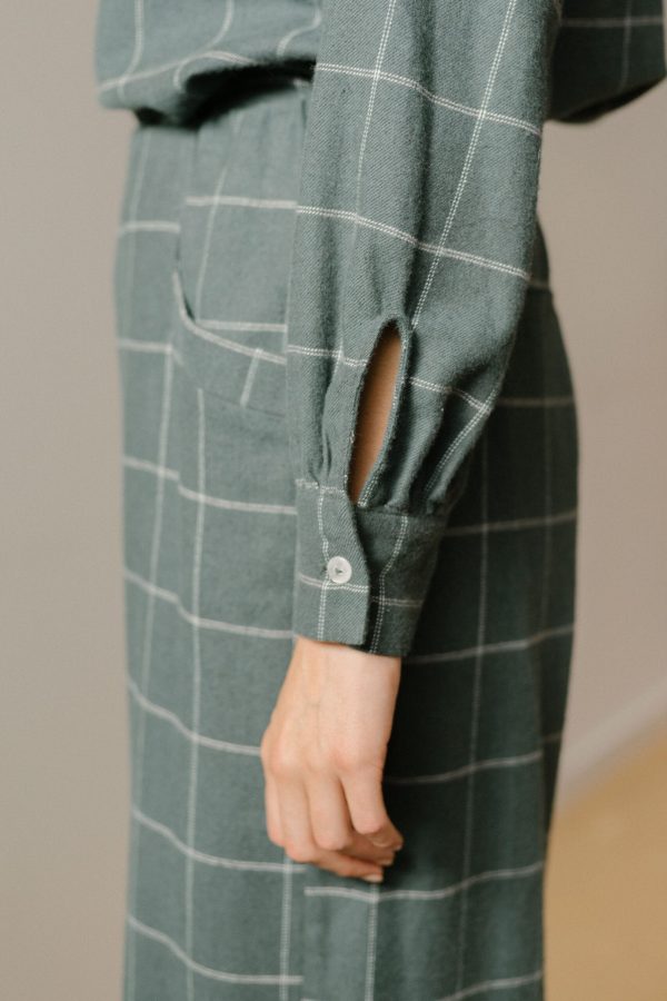 2304243cap_03-scaled-1.jpg Blusa verde de cuadros