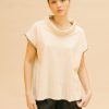 Camiseta cuello barco vuelto