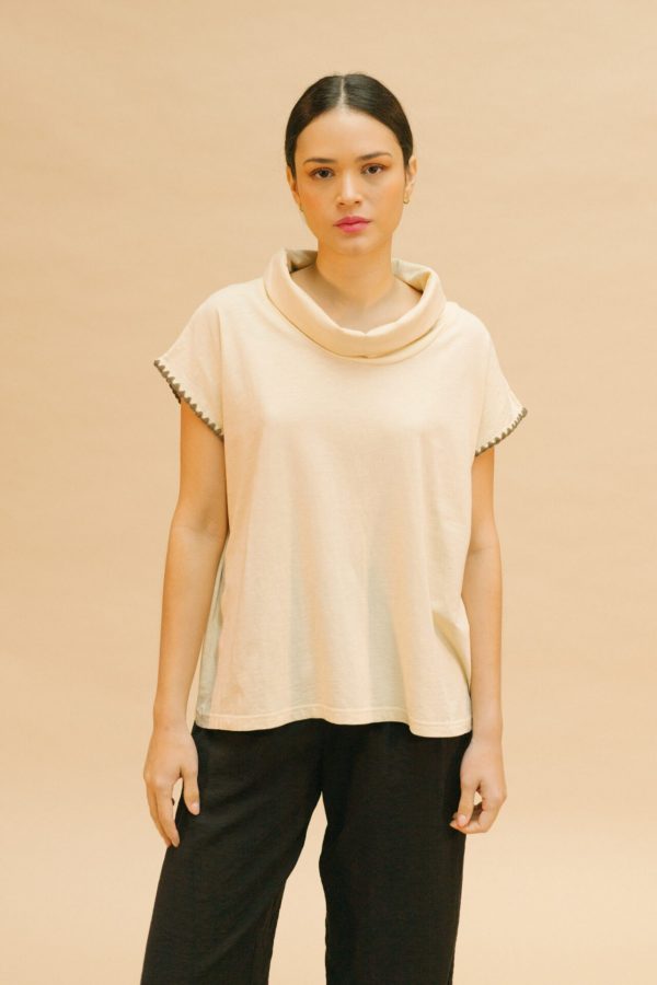 2401107_03-scaled-1.jpg Camiseta cuello barco vuelto