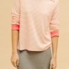 Camiseta rayas rosas y botones