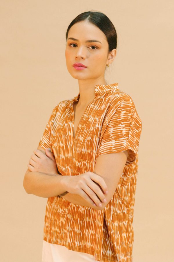 2401145_02-scaled-1.jpg Blusa fluida estampado teja