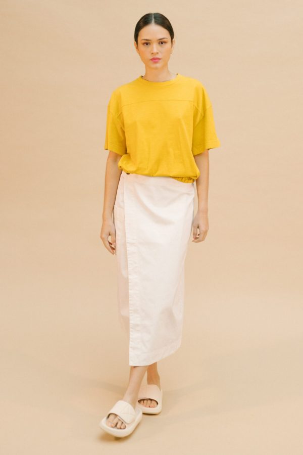 2401183_02-scaled-1.jpg Top con goma amarillo mostaza