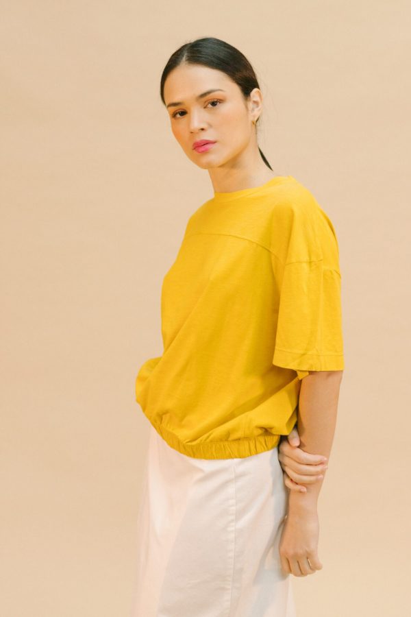 2401183_03-scaled-1.jpg Top con goma amarillo mostaza