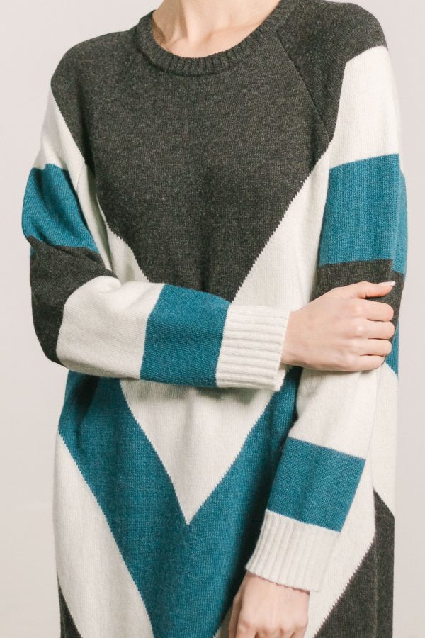 Vestido de punto gris y azul